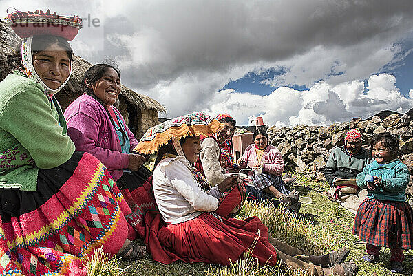 Dorfbewohner im Lares-Tal in Peru; Cusco  Peru