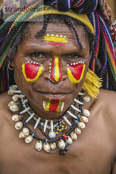 Junger Huli-Stammesangehöriger im Gebiet des Tari-Tals im südlichen Hochland von Papua-Neuguinea; Tigibi  südliches Hochland  Papua-Neuguinea