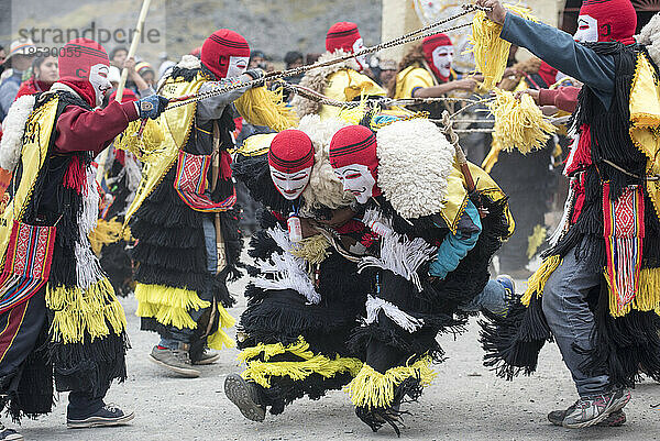 Ukukus beim traditionellen Fest Quyllurit'i  Teil der Inka-Mythologie; Cusco  Peru