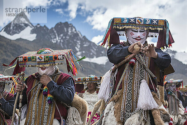 Ukukus in traditioneller Festtagstracht  Teil der Inka-Mythologie; Cusco  Peru