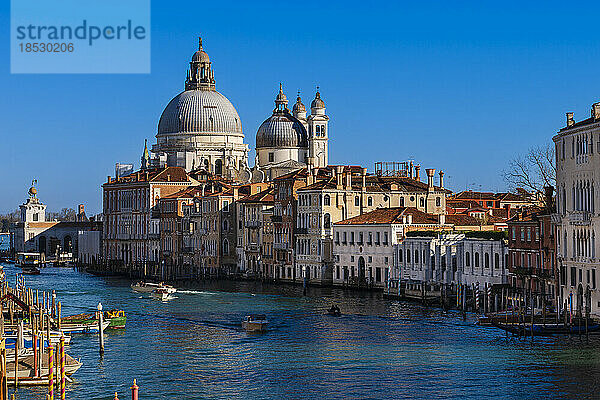 Santa Maria della Salute entlang des Canale Grande; Venedig  Venetien  Italien
