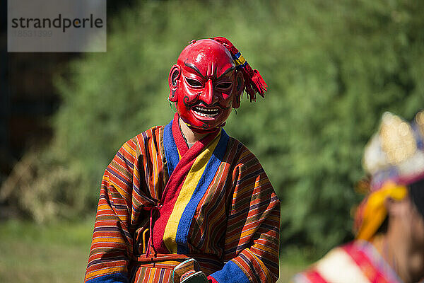 Maskierter Teilnehmer am Tanz- und Musikfestival; Paro-Tal  Bhutan