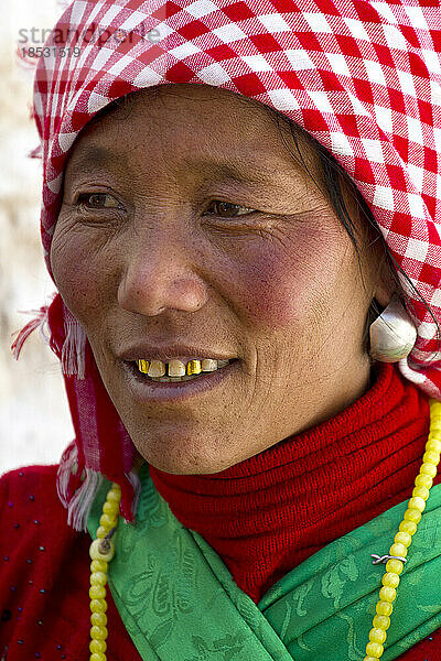 Porträt einer lächelnden Frau; Lhasa  Tibet
