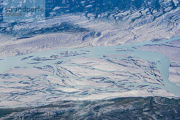 Verzweigter  von Gletschern gespeister Fluss auf dem grönländischen Eisschild; Ilulissat  Grönland