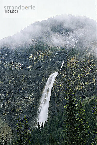 Takakkaw Falls im Yoho-Nationalpark  BC  Kanada; Britisch-Kolumbien  Kanada