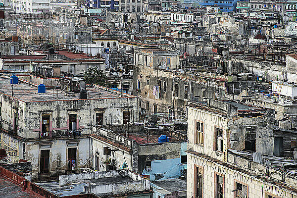 Verfallene Häuser in Havanna  Kuba; Havanna  Kuba