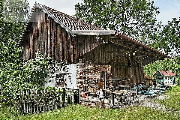 Werkstatt mit Taubenschlag  Bauernhofmuseum Jexhof in Schöngeising  Bayern  Deutschland  Europa