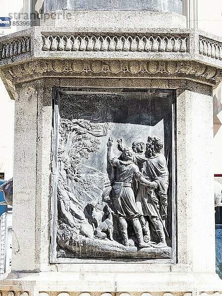 Relieftafel am Leopoldsbrunnen  Darstellung der Auffindung des Schleiers der Markgräfin  Graben  Wien  Österreich  Europa