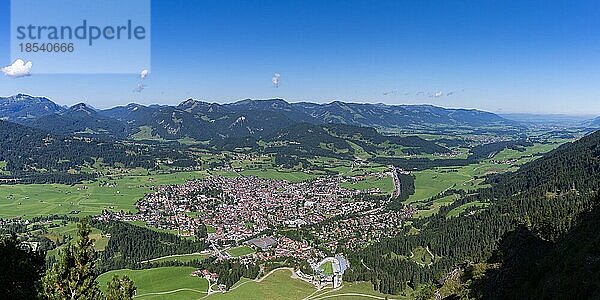 Panorama vom Schattenberg  1692m  auf Oberstdorf  Allgäu  Bayern  Deutschland  Europa