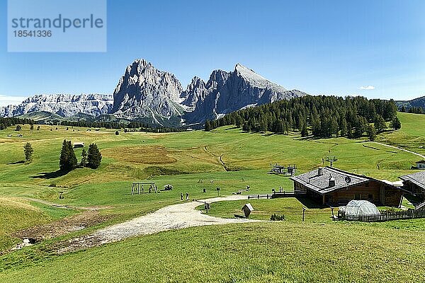 Panoramablick mit dem Langkofelgipfel