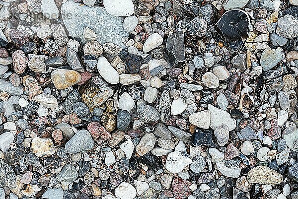 Draufsicht auf Kieselsteine oder Steine am Strand  Vollbild-Naturhintergrund