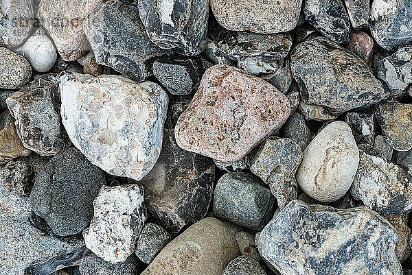 Draufsicht auf Kieselsteine oder Steine am Strand  Vollbild-Naturhintergrund