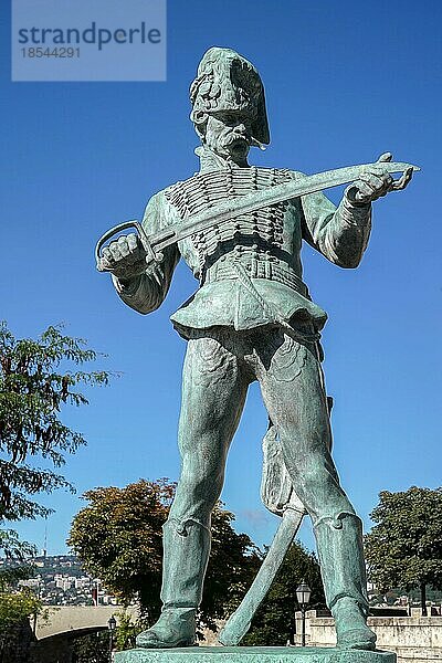 Statue von Oreg Huszar in Budapest