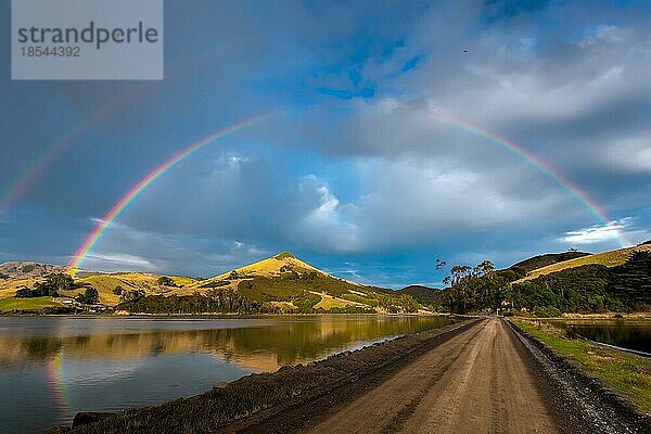 Doppelter Regenbogen über der Otago Peninsula