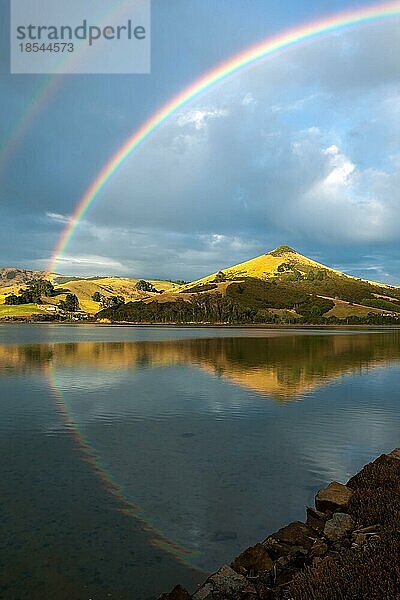 Doppelter Regenbogen über der Otago Peninsula