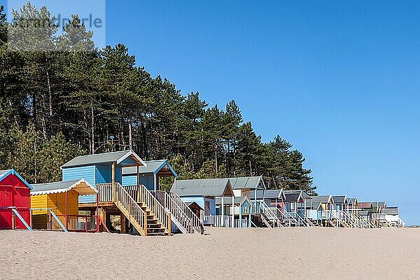 Einige farbenfrohe Strandhütten in Wells Next the Sea