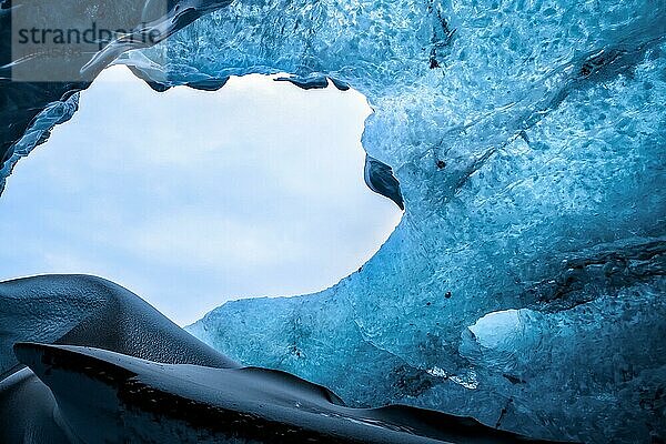 Kristall-Eishöhle bei Jokulsarlon