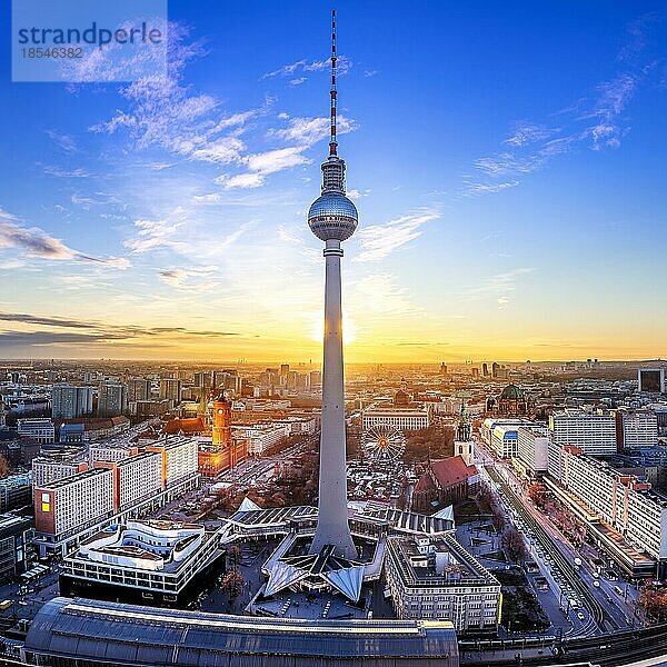 Panoramablick auf die berliner innenstadt bei sonnenuntergang