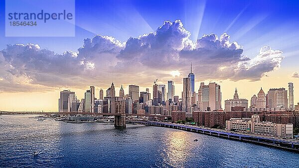 Panoramablick auf Manhattan bei Sonnenuntergang