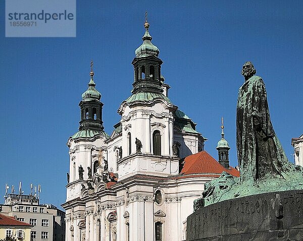 Prager Altstadt: Nikolauskirche und Jan Hus Denkmal