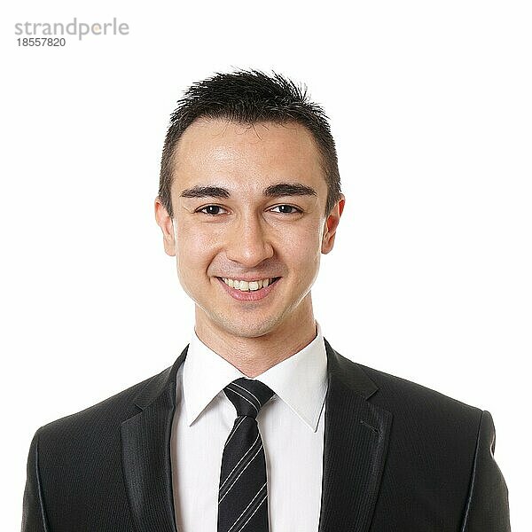 Lächelnder junger Geschäftsmann in Anzug und Krawatte