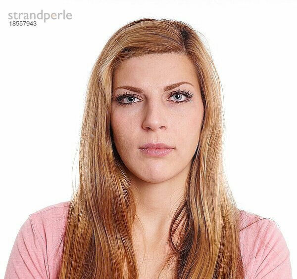 Junge Frau mit neutralem Gesichtsausdruck Headshot