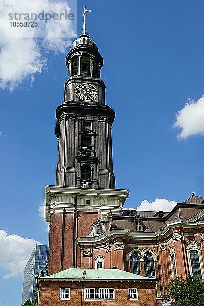 St. Michaelis Kirche  umgangssprachlich Michel genannt  in Hamburg  Deutschland  Europa