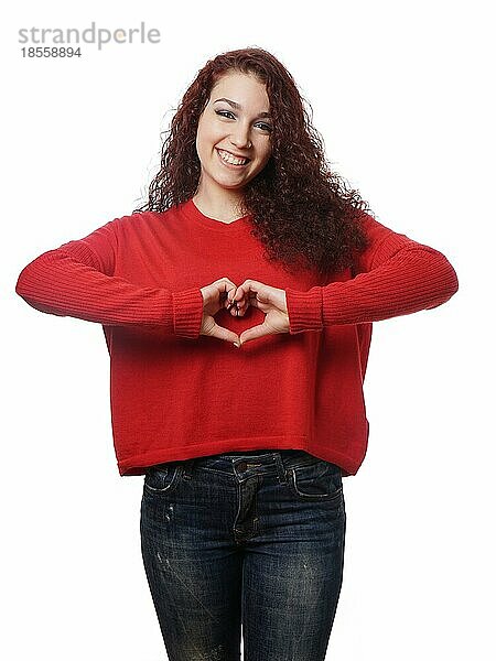 Liebe und Valentinstag Konzept Mädchen machen Herzform mit ihren Händen