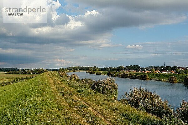 Saale Elster Kanal bei Dölzig