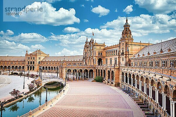 Spanien  Sevilla. Plaza de España  ein herausragendes Beispiel für den Renaissance Revival Stil in der spanischen Architektur  Europa