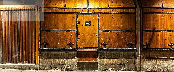 Oldtimer Tür Konzept für Sicherheit  Schutz  Geheimnis  Privatsphäre