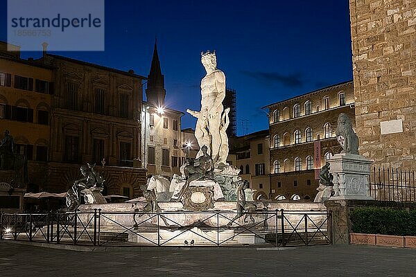 nächtlich beleuchtete Architektur  Piazza della Signoria Signoria Platz. Städtische Szene im Außenbereich niemand  Florenz