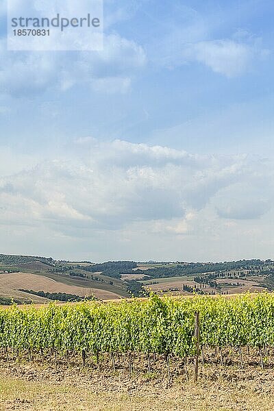 Orciatal Italien. Toskanischer Weitblick im Frühling