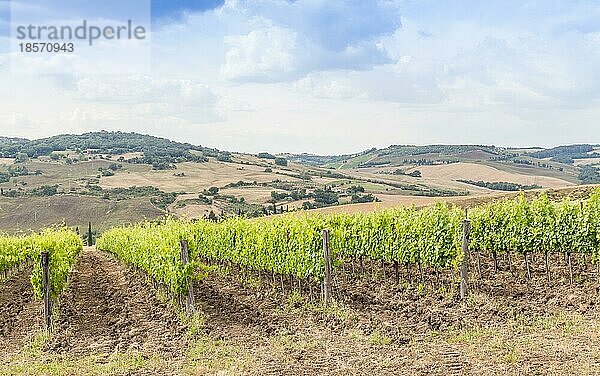 Orciatal Italien. Toskanischer Weitblick im Frühling