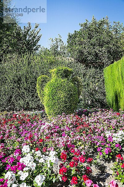 Leuchtende Farben in dieser Fotografie eines luxuriösen italienischen Gartens