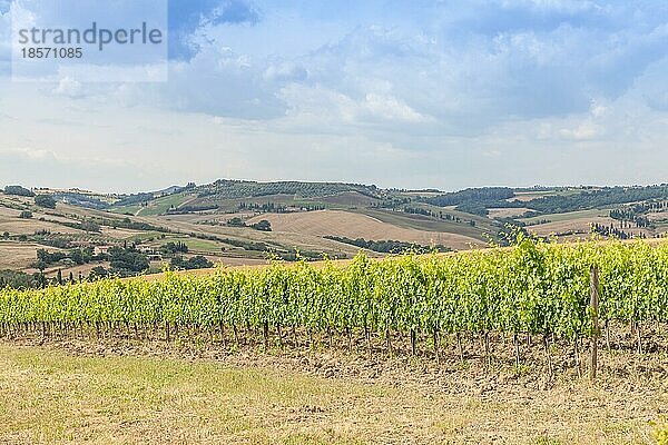 Orciatal Italien. Toskanischer Weitblick im Frühling