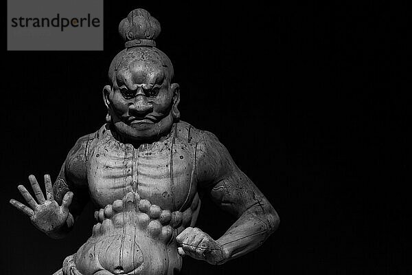 Japan  holzgefertigte Kongorikishi Statue  die muskulösen Wächter des Buddha  13  Asien