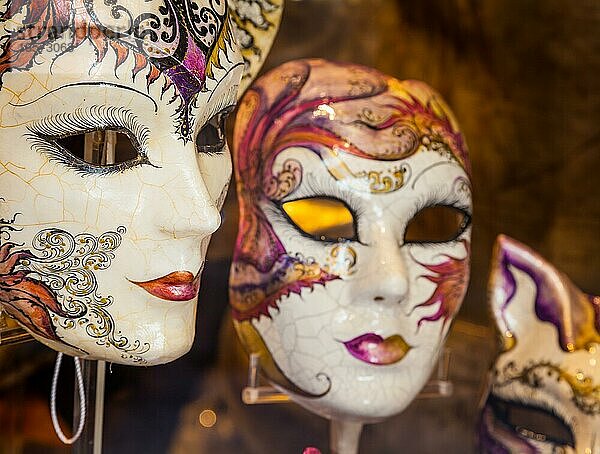 Venedig  Italien. Detail einer originalen und traditionellen venezianischen Maske