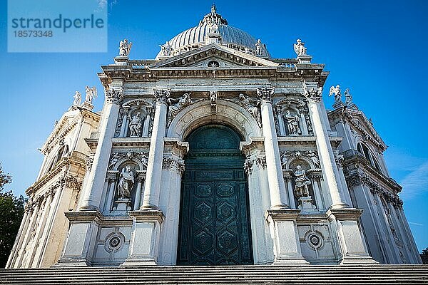 Eine der schönsten Kirchen Venedigs  traditionelles Wahrzeichen der Stadt