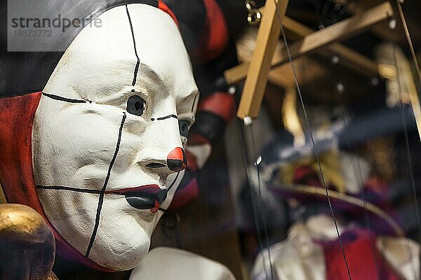 Detail einer traditionellen venezianischen Maske Venedig  Italien  Europa