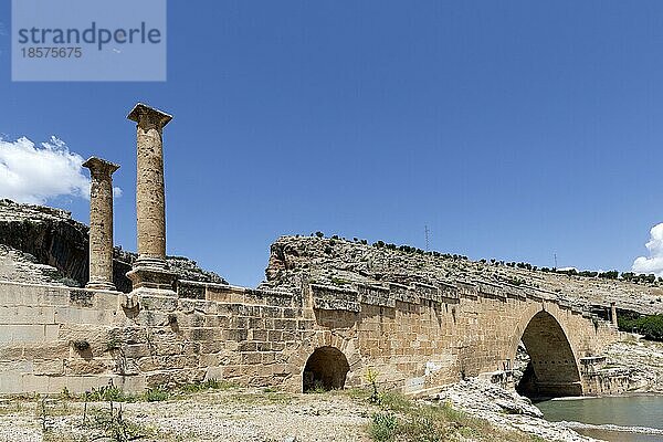 Historische Cendere-Brücke in der Provinz Adiyaman  Türkei  Asien