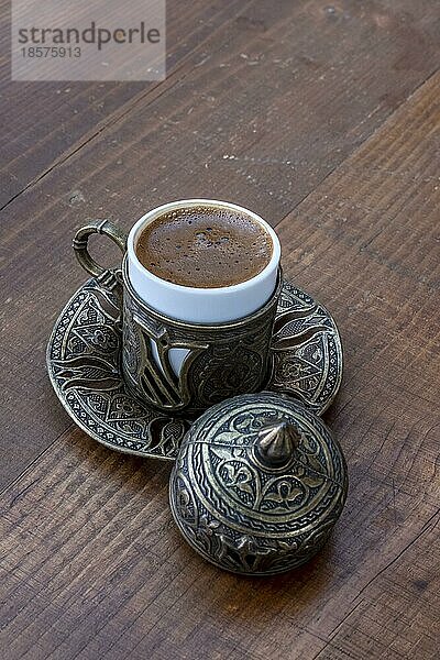 Eine Tasse traditioneller türkischer Kaffee