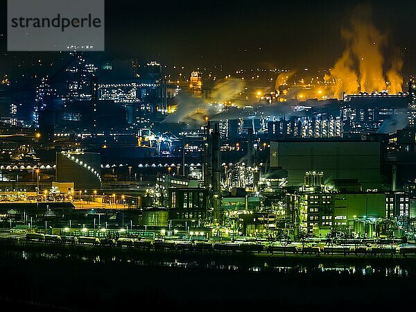 Österreich  Linz  Industriegelände. Vöst und Chemiepark  Europa