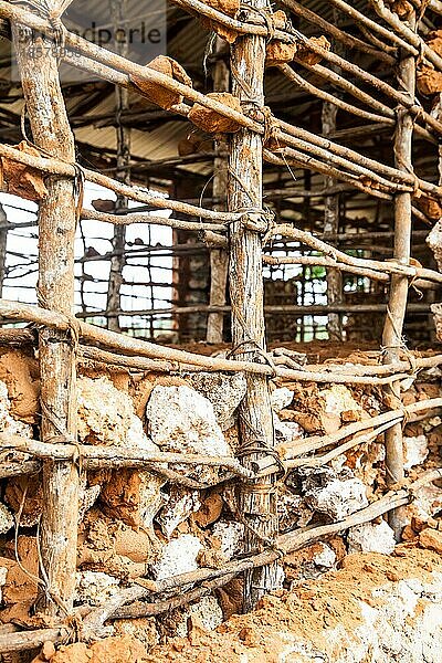 Kenia  Malindi Stadt. Detail der traditionellen Technik für den Bau von Armenhäusern  Afrika