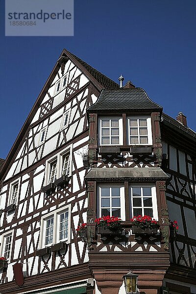 Historisches Fachwerkhaus  Marktplatz Annweiler  Rheinland-Pfalz  Deutschland  Europa