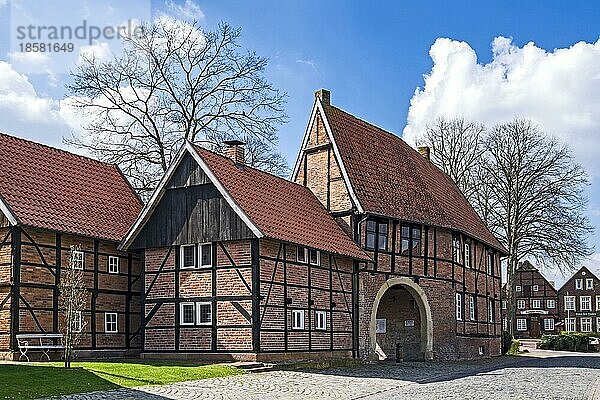 Hunnenpforte  das ehemalige Torhaus zum Stift Asbeck  Legden  Asbeck  Münsterland  Nordrhein-Westfalen  Deutschland  Europa