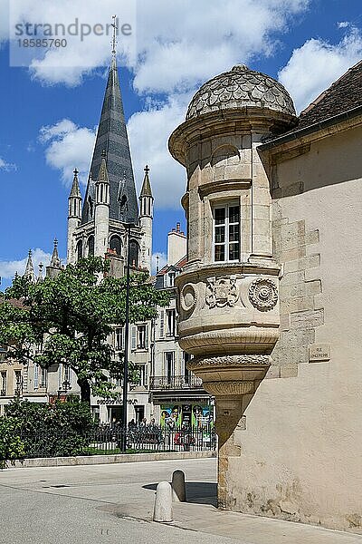 Erker an einem Altstadthaus  Dijon  Departement Côte dOr  Region Bourgogne-Franche-Comté  Burgund  Frankreich  Europa