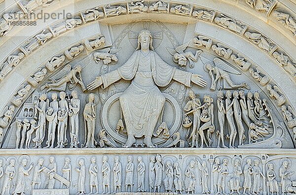 Tympanon der frühgotischen Basilika Sainte-Marie-Madeleine  jüngstes Gericht  Vézelay  Département Yonne  Region Bourgogne-Franche-Comté  Burgund  Frankreich  Europa