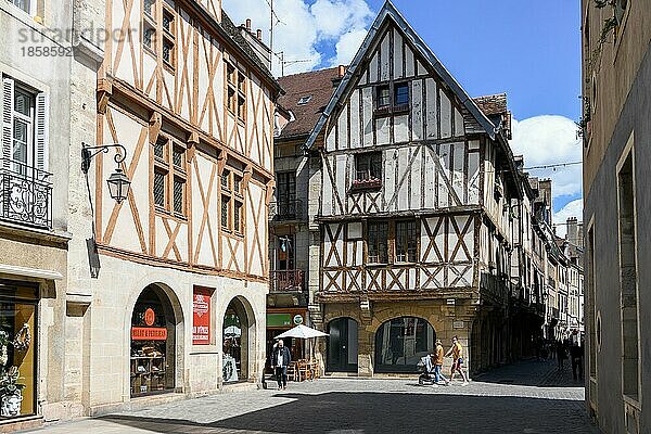 Fachwerkfassaden in der Altstadt von Dijon  Departement Côte d'Or  Region Bourgogne-Franche-Comté  Burgund  Frankreich  Europa