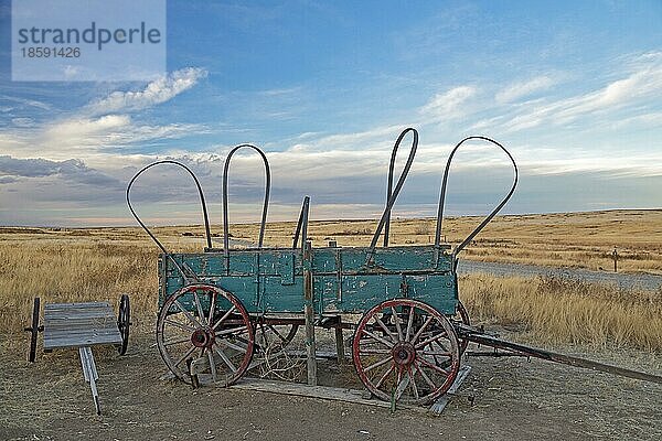 Aurora  Colorado  Der Wagen eines Siedlers im Plains Conservation Center. Das Zentrum ist ein 1100 Hektar großes Prärie Schutzgebiet mit einem nachgebauten Tipi Camp und einem Siedlerdorf